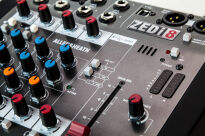ALLEN & HEATH ZEDi-8 - 9